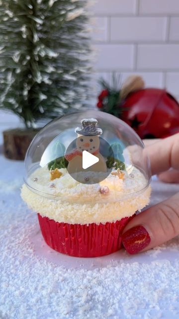 Snowglobe Cupcakes, Winter Wonderland Treats, Coconut Snowman, Christmas Sweets Ideas, Winter Wonderland Cupcakes, Globe Cupcakes, Snowglobe Cookies, Snow Globe Cupcakes, Snowman Recipes