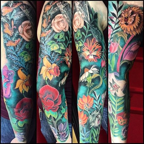 “Obsessed with this Alice in Wonderland- Golden Afternoon sleeve!!! So beautiful and it was done by @amy_pruss on @darrrlaaaaa  #inkeddisney” Alice In Wonderland Tattoo Sleeve, Wildflowers Tattoo, Alice And Wonderland Tattoos, Alice In Wonderland Flowers, Disney Sleeve, Wonderland Tattoo, Flower Sleeve, Flower Tattoo Sleeve, 1 Tattoo