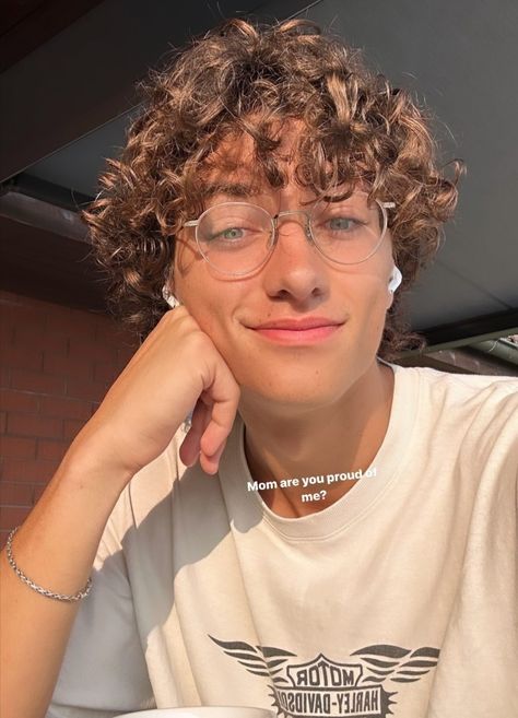 Gavin Casalegno With Glasses, Gavin Casalegno 2023, Gavin Casalengo Girlfriend, Gavin Casalegno Brown Hair, Gavin Casalegno Outfits, Gavin Casalegno Old Tiktok, Gavin Casalegno Cute, Gavin Casalegno Wallpaper Collage, Gavin Caseglno