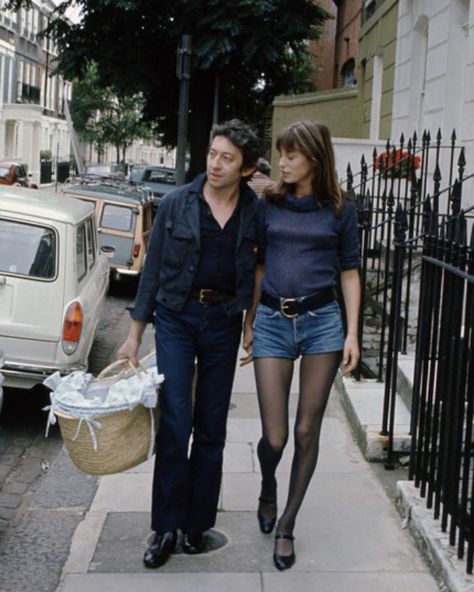 Jane Birkin Style, Serge Gainsbourg, Charlotte Gainsbourg, Winter Mode, Jane Birkin, Mode Ootd, French Chic, Mein Style, Mode Inspo