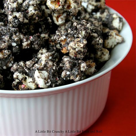 Popcorn covered in crushed candy canes, Oreos, and white almond bark. Addictive, indulgent, and totally amazing. Serve for a party or wrap it up and give as a gift. Oreo Popcorn, White Almond Bark, Christmas Popcorn, Popcorn Treats, Kid Snacks, Candy Cane Cookies, Salty Treats, Cookies Cream, Almond Bark