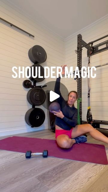 Katie St.Clair - CSCS, CPT on Instagram: "Your scapula called and wanted to remind your rib cage that it prefers a nice round surface to move around. 

When our ribs compress front to back it makes it very hard for our scapula to move along the rib cage. 

This can lead to a winging scapula and eventually a scapula that rests in a more internally rotated, abducted, and anteriorly tipped position. 

The superior fibers of serratus gain leverage and low to mid traps and serratus struggle to do their job. 

The ball is compressing the lower ribs and creating expansion in the upper side. 

Inhale fully and imagine expanding front, back, and side and then raise the arm and feel the scapula retract around. 

Hold the inhale as you raise up and then exhale as you lower. 

If you struggle with sho Move Along, Rib Cage, Arm Workout, The Expanse, Stretching, Conditioner, Feelings, Instagram