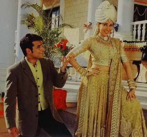 Krishma Kapoor, Hum Saath Saath Hain, Karisma Kapoor, Retro Bollywood, Saif Ali Khan, Bridal Lehenga Red, 90s Bollywood, Man Character, Ali Khan