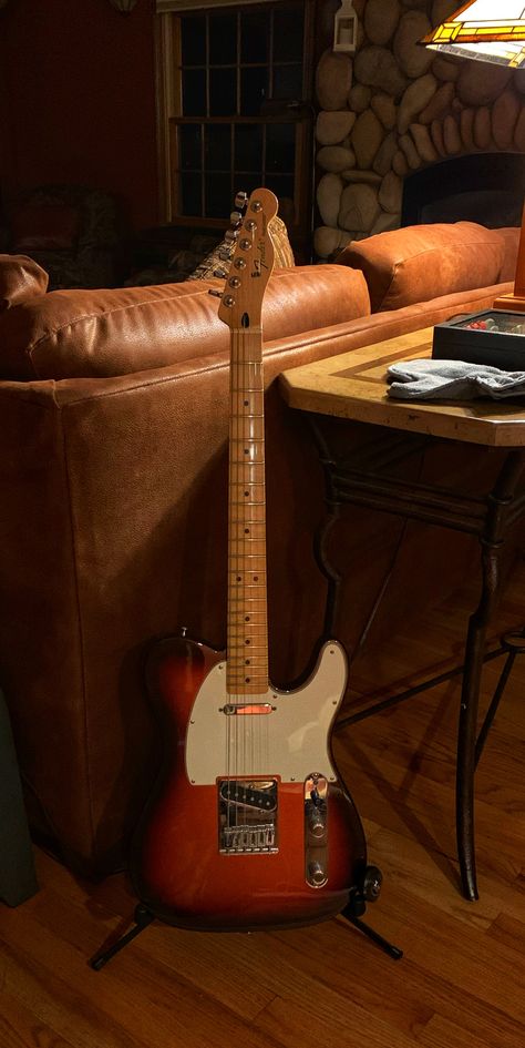 Fender Telecaster Sunburst, Sunburst Electric Guitar Aesthetic, Fender Telecaster Aesthetic, Telecaster Aesthetic, Sunburst Telecaster, Guitar Aesthetics, Musician Aesthetic, Vintage Telecaster, Famous Guitarists