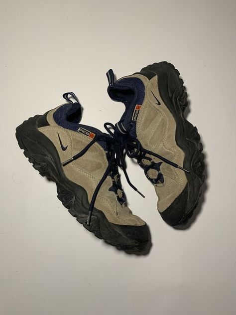 Nike ACG Hiking Boots Shoes Brown Black Sneakers Nike Winter Shoes, Nike Hiking Shoes, Nike Acg Shoes, Nike Low Tops, Sneaker Design, Fits Inspo, Nike Acg, Shoes Brown, Men's Footwear