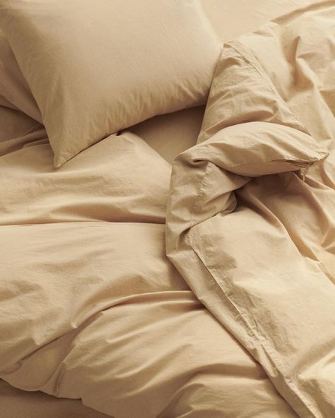 Kollekted by on Instagram: “Our favorite bedlinen from Tekla now available in a New Color - Sand beige. A crisp and soft, Organic cotton percale, available in a…” Bedding Photography, Bedding Beige, Tekla Fabrics, Scandinavian Home Decor, Danish Furniture Design, Sophisticated Decor, Organic Cotton Yarn, Black And White Portraits, Sand Beige