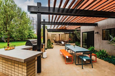 Mid century patio pergola post beam Midcentury Patio, Mid Century Patio, Patio Ideas Decor, Mid Century Modern Patio, New Patio Ideas, Design Per Patio, Patio Pictures, Patio Remodel, Modern Patio Design