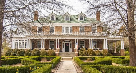 Colonial Revival House Exterior, Colonial Revival House, Southern Colonial, Colonial Mansion, Revival Architecture, Colonial Revival, Grand Homes, Historic Places, High Ceilings