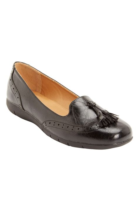 PRICES MAY VARY. This classic loafer style features traditional details and chic patterns to complete all of your favorite looks. Designed with skid-resistant outsoles and a grooved bottom for comfort you can walk on all-day long. Textured leather-like upper or plaid fabric and textured leather-like upper, Grooved bottom with new heel pod to add spring to your step Padded insole Flexible, skid-resistant outsole, 1” heel About the brand: Shoes designed to be the best-fitting, best-feeling, best-l Comfortable Loafers, Chic Pattern, Womens Summer Shoes, Loafers Style, Comfortable Flats, Leather Shops, Black Flats, Walk On, Loafers For Women