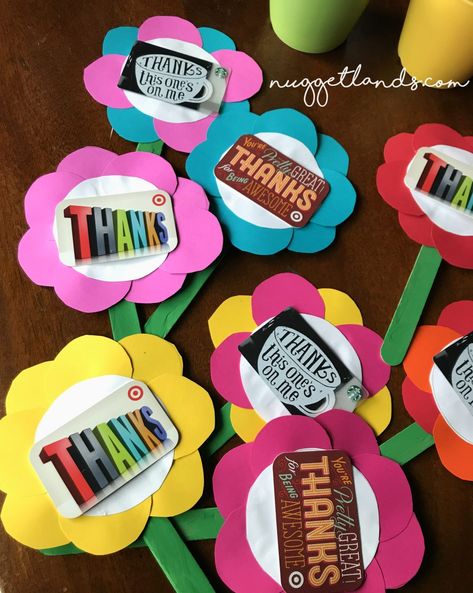 Teacher appreciation craft that is fun for both mom and kids. Teacher Appreciation Crafts, Creative Teachers Gifts, Teacher Appreciation Themes, Teachers Appreciation Week Gifts, Principal Gifts, Diy Easter Gifts, Thank You Flowers, Teacher Craft, Kid Friendly Crafts