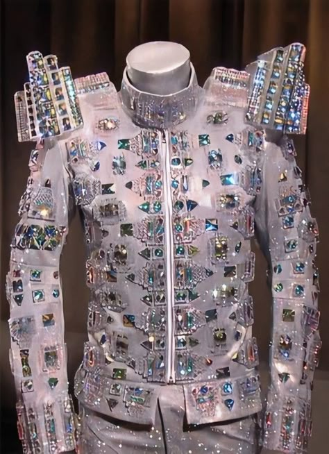 Michael Jackson Costumes, Michael Jackson Clothes, Logo Design Dance, Diamond Suit, Mj Outfits, Men Couture, Michael Jackson Costume, Michael Jackson Outfits, Tour Visuals