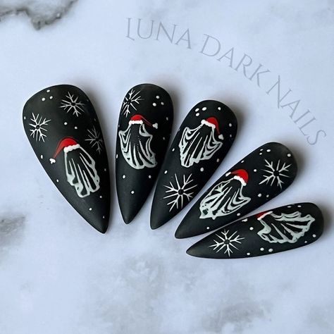 New Years Goth Nails, Krumpas Christmas Nails, Christmas Ghost Nails, Spooky Holiday Nails, Cold Weather Nail Designs, Krampus Nail Designs, Spooky Winter Nails, Goth Nails Christmas, Gothic Christmas Nail Designs