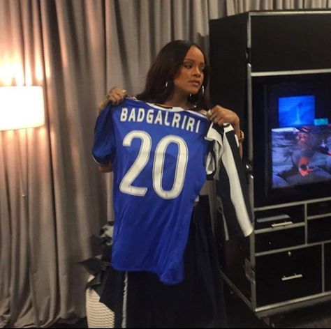 Rihanna Icon, Rihanna, A Woman, Tv, On Twitter, Twitter, Blue