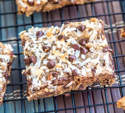 Almond Flour Bars, Gluten Free Bars Recipes, Gluten Free Bars, Clean Dessert, Almond Meal, Paleo Sweets, Almond Flour Recipes, Gluten Free Sweet, Flax Seeds