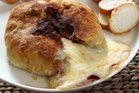 GB Baked Brie Winter Appetizers, Warm Appetizers, Elegant Appetizers, Raspberry Preserves, Crowd Pleasing Appetizers, Spring Brunch, Baked Brie, Thanksgiving Appetizers, Holiday Appetizers