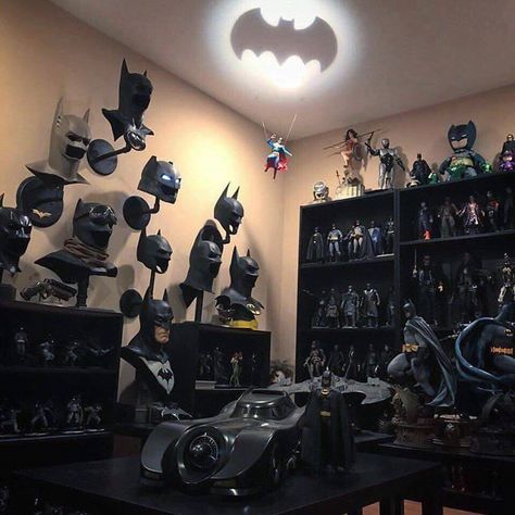 The most epic #batman collection ever !! . . . #dccomics #dc #friki #geek #gotham #batmanfan #batmanart #batmobile #geektag #nerd #funidelia #amazing #gotham #batcave Batcave Room, Batman Room Decor, Batman Room, Batman Decor, Geek Room, Nerd Room, Batman Collectibles, Batman Figures, Video Game Room Design