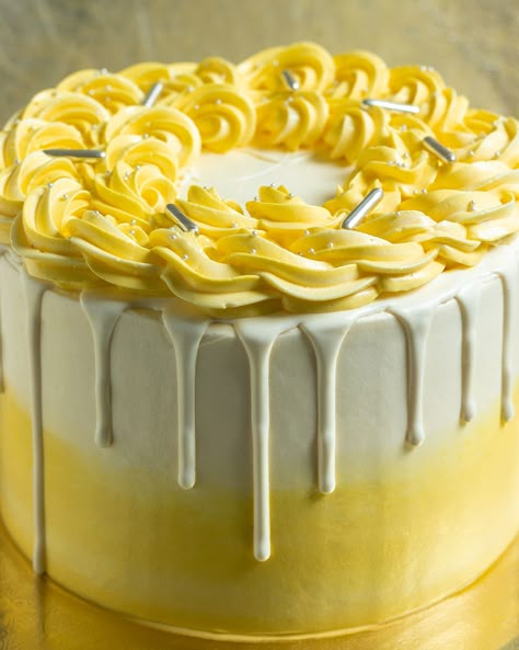 Pineapple Cake Designs Birthday, Yellow Colour Cake, Yellow Drip Cake, Yellow Buttercream Cake, Yellow Cakes Decoration, Yellow Birthday Cake, Cake Sprinkles, Teen Cakes, Mini Torte