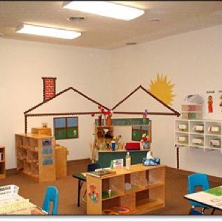 love the decor on the walls - saves space and adds detail to house centre - can change outside view as seasons change Classroom Playhouse, Exterior Lighting Ideas, Exterior Bungalow, Shingles Roofing, Preschool Rooms, Prek Classroom, Dramatic Play Area, Dramatic Play Preschool, Classroom Centers