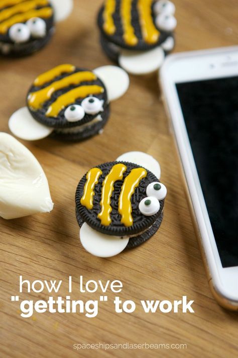 Bee Oreos, Cute Party Food, Bee Cookies, Bee Birthday Party, Best Party Food, Party Food Ideas, Oreo Recipes, Bee Party, Kids Party Food