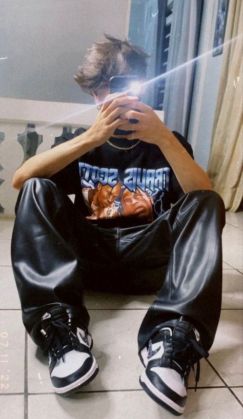 Baggy Leather Pants Outfit Men, Leather Pants Men Aesthetic, Dj Outfit Men, Baggy Leather Pants Outfit, Mens Rave Outfits, Boys Aesthetic Outfits, Rave Outfits Men, Masc Fashion, Boyfriend Outfit