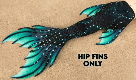 My first finfolk tail😍 Ancient Mermaid, Finfolk Mermaid Tails, Black Mermaid Tail, Siren Oc, Mermaid Features, Siren Tail, Green Mermaid Tail, Silver Mermaid Tail, Blue Mermaid Tail