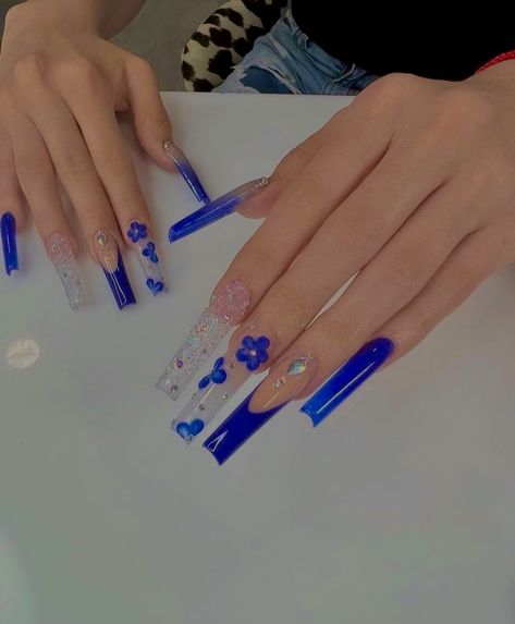 Acrylic Nails Ideas Almond, Nails Stiletto Short, Royal Blue And Silver Nails, Blue Acrylic Nails Ideas, Baddie Almond Nails, Long Almond Acrylic Nails, Nails Royal Blue, Nails Ideas Almond, Nails Long Almond