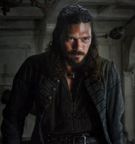 Luke Arnold Black Sails, John Silver Black Sails, Tessonja Odette, Luke Arnold, Long John Silver, Toby Stephens, Pirates Life, Epic Characters, Men's Long Hairstyles