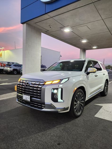 Truly one of the best 3row suv out there and so far unstoppable when it comes to sells the demand is still hot and after driving one I can truly see why Third Row Suv, Mom Cars Suv, 2023 Hyundai Palisade, Hyundai Palisade, Family Suv, Hyundai Santa Fe, Family Car, Santa Fe, Dream Cars