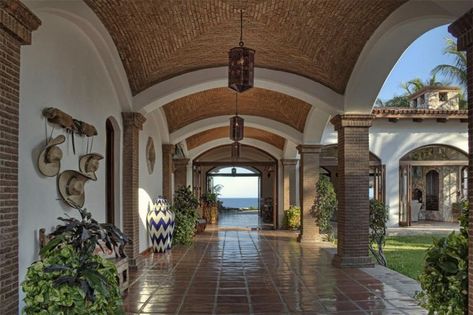 Hacienda House Exterior, Hacienda Style Patio, Mexican Backyard, Villa House Design, Hacienda House, Mexican Style Homes, Modern Hacienda, Hacienda Homes, Spanish Home Decor