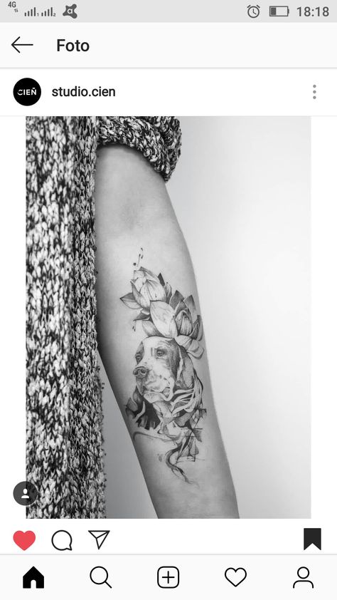 Dog Thigh Tattoo, Dog And Flower Tattoo, Floral Dog Tattoo, Doggo Tattoo, Dog Flower Tattoo, Tropical Flower Tattoos, Pet Tattoo Ideas, Tatoo Dog, Beagle Tattoo