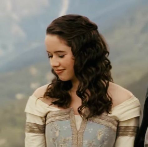 Susan Pensive, Narnia Core, Pevensie Siblings, Tyrell Got, Narnia Oc, Susan Pevensie, Anna Popplewell, Narnia 3, Royal Aesthetic