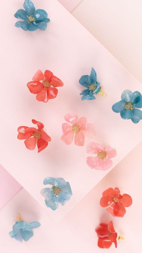 Silhouette on Instagram: “We are so excited to bring you the first episode in our Maker Studio series! 🌸 In this video, we show you how to make adorable floral…” Shrink Earrings, Sustainable Crafts, Diy Shrink Plastic Jewelry, Diy Shrink Plastic, Sustainable Projects, Shrinky Dink Crafts, Shrinky Dink Jewelry, Shrinky Dink Earrings, Beach Crafts Diy