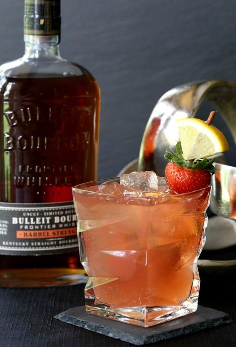 Bourbon Mixed Drinks, Bourbon Drinks Recipes, Whiskey Drinks Recipes, Bourbon Cocktail Recipe, Sunset Cocktail, Bourbon Recipes, Bulleit Bourbon, Liquor Recipes, Cocktail Drinks Alcoholic