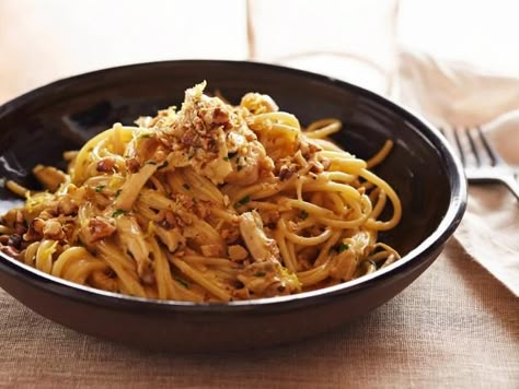 Get Chicken Carbonara Recipe from Food Network Giada De Laurentiis Recipes, Chicken Carbonara Recipe, Chicken Carbonara, Pastas Recipes, Chicken Tetrazzini, Carbonara Recipe, Pasta Carbonara, Carbonara Pasta, Giada De Laurentiis