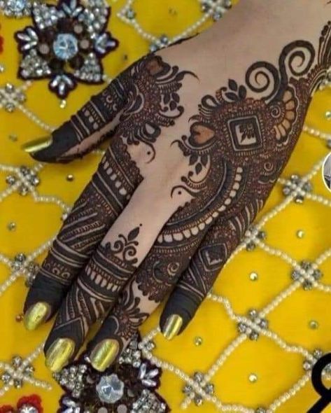 Kashee's Mehndi Designs, Legs Mehndi Design, Mehndi Designs Bridal Hands, Beautiful Henna, Latest Henna Designs, Design Henna, Very Simple Mehndi Designs, Simple Mehndi Designs Fingers, Henna Tattoo Designs Simple