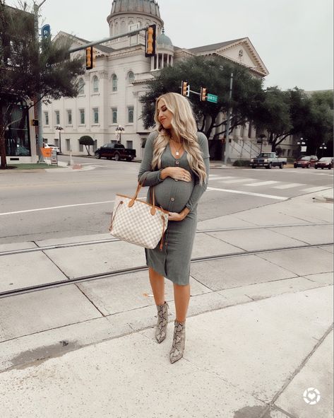 Maternity Brunch Outfit Fall, Maternity Brunch Outfit, Maternity Christmas Party Outfit, Fall Outfits Maternity, Fall Maternity Dresses, Maternity Outfits Fall, Brunch Outfit Fall, Fall Maternity Dress, Fall Maternity Outfits