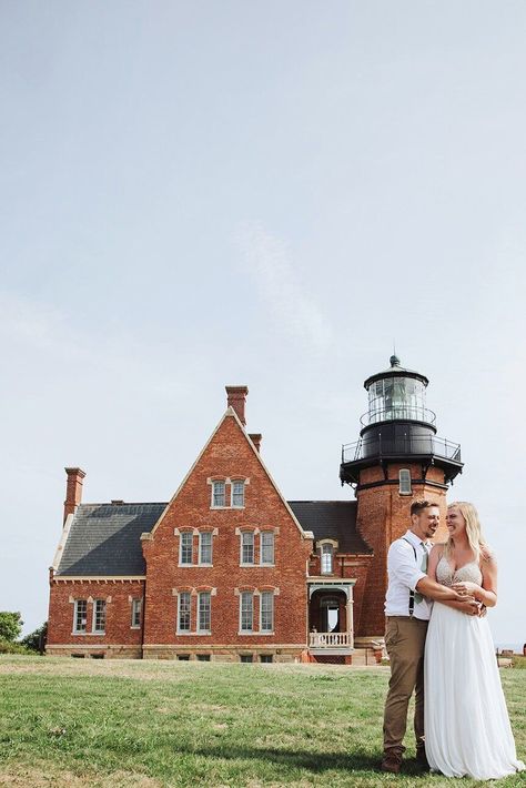 Couple gets married in front of a lighthouse on Block Island. Small outdoor wedding venues in RI. Rhode Island wedding packages. Newport Beach House Wedding Rhode Island, Wedding Venue Rhode Island, Newport Rhode Island Wedding Venues, Wedding Venues Rhode Island, Rhode Island Wedding Venues, Free Wedding Venues, Newport Beach House, Block Island Wedding, Small Wedding Venues