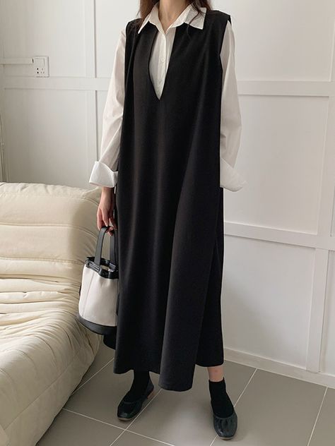 Casual Chiffon Dress, Black Sleeveless Midi Dress, Long Vest, Long Vests, V Neck Midi Dress, Midi Dress Casual, Green Midi Dress, Womens Casual Outfits, Daily Look