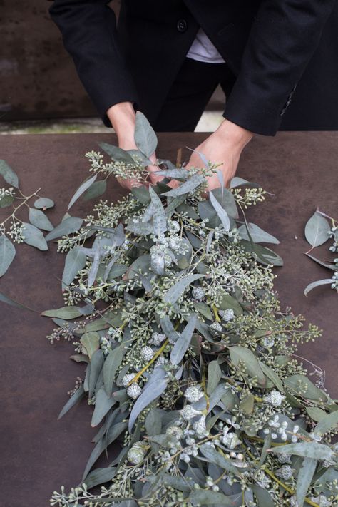 Seeded Eucalyptus Centerpiece, Simple Garland, Bush Christmas, Plants Arrangement, Diy Eucalyptus, Eucalyptus Centerpiece, Blue Combination, Arranging Flowers, Lovely Grey