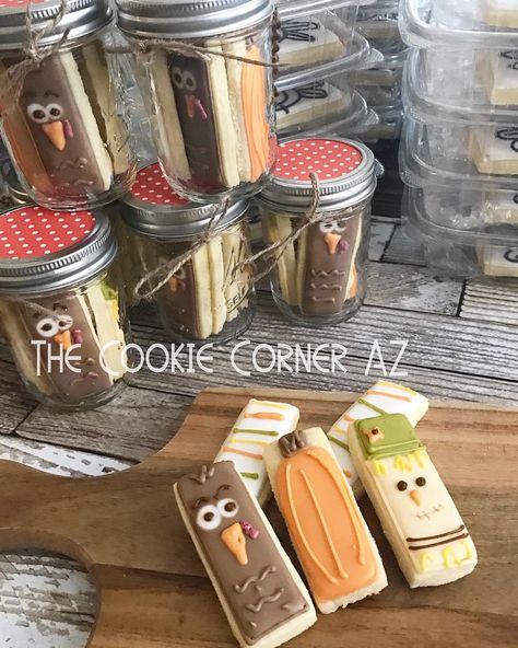 301 Likes, 12 Comments - Jackie Lee-Arizona (@thecookiecorneraz) on Instagram: “Lots of cookie sticks headed out today.” Thanksgiving Stick Cookies, Thanksgiving Cookie Sticks, Thanksgiving Cookie Platter, Sugar Cookie Sticks, Cookie Flooding, Stick Cookies, Cookie Tips, Fall Decorated Cookies, Cookie Platters