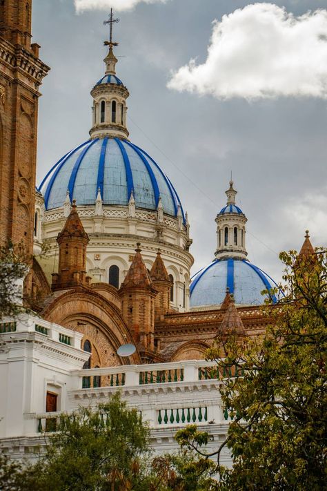 ⛪️✨ La Catedral de Cuenca, conocida por su magnífica arquitectura y su rica historia, es un símbolo de la fe, la cultura y el patrimonio de la región. Visita equaventours.com Manifesting Board, Cuenca Ecuador, Ecuador Travel, Art Poses, Ecuador, South America, Travel Inspiration, Vision Board, Arch