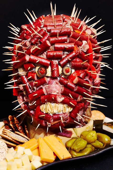 Sausage Head Charcuterie Board Creepy Charcuterie Board, Christmas Snack, 5 Ingredient Dinners, Skeleton Head, Halloween Appetizers, Sheet Pan Dinners, Halloween Food For Party, Salad Side Dishes, Halloween Food