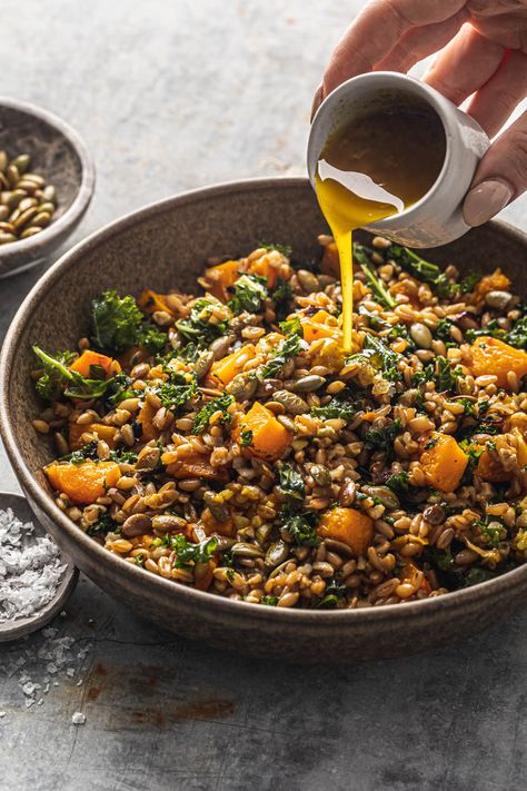 Farro Butternut Squash, Salad With Butternut Squash, Curry Dressing, Delicata Squash Recipe, Butternut Squash Kale, Winter Squash Recipes, Butternut Squash Salad, Farro Salad, Warm Salad