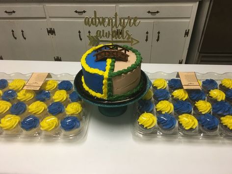 Arrow of Light and Cub Scout Crossover cake. Cub Scout Crossover, Cub Scout Flag Ceremony, Cub Scout Den Flags, Lion Scouts, Arrow Of Light Ceremony, Boy Scout Cake, Arrow Of Light Award, Cub Scout Cake, Gold Cakes