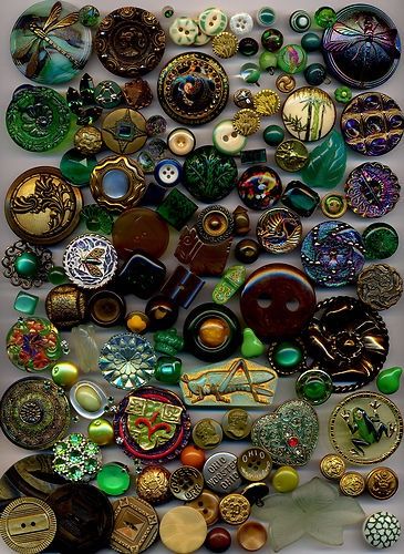 Button Collecting, Vintage Sewing Notions, Cool Buttons, Types Of Buttons, Antique Buttons, Button Art, Button Jewelry, Button Crafts, Vintage Modern