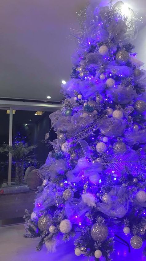 Winter Wonderland Christmas Tree, Wonderland Christmas Tree, Christmas Tree Blue, Libra Personality, Royal Christmas, Color Celeste, Pink Holiday, Winter Wonderland Christmas, Purple Christmas