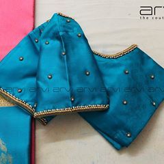 Simply Aari Work Blouse Design, Arvi The Couturier, Basic Blouse Designs, Pink Blouse Designs, Mirror Work Blouse Design, Lehenga Saree Design, Latest Blouse Designs Pattern, New Saree Designs, Aari Blouse