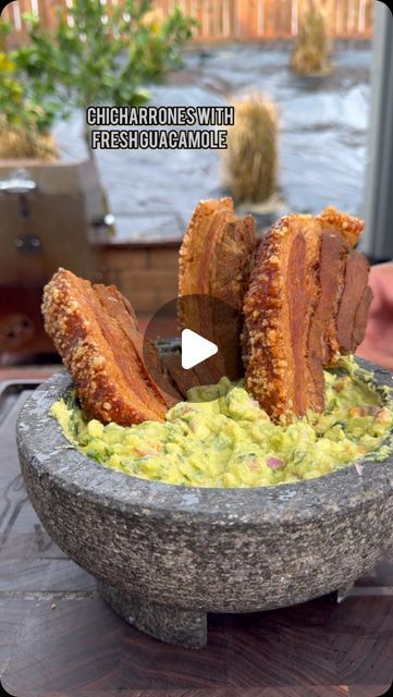 Miguel Raya| Food, bbq, recipes on Instagram: "Chicharrónes with guacamole" Chicharrones Recipe Mexican, Chicharrones Recipe, Healthy Lunch Prep, Easy Mexican Recipes, Spanish Foods, Guacamole Salsa, Lunch Prep, Food Bbq, Pork Belly Recipes