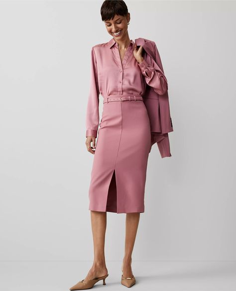 The Long Pencil Skirt in Textured Drape Suit Skirts, Petite Suits, Long Pencil Skirt, Pink Sea, Everyday Elegance, Elegant Skirt, Professional Attire, Perfect Style, Pink Outfits