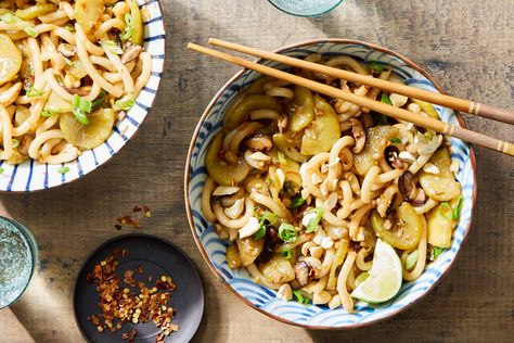 What's On The Menu This Week?｜Marley Spoon Marion Grasby Recipes Noodles, Stir Fry Meat, Marley Spoon Recipes, Mushroom Stir Fry, Low Calorie Vegan, Marley Spoon, Sesame Sauce, Shiitake Mushroom, Cuisine Recipes